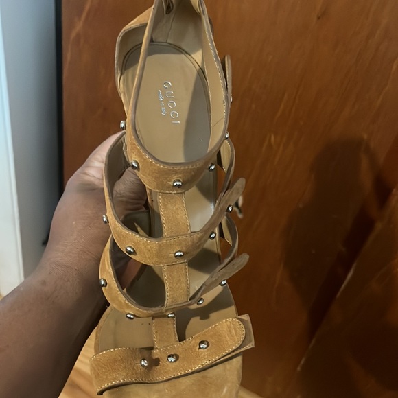 Authentic gently used Gucci suede heels 👠 🛍️🤎Reasonable offers accepted - Picture 8 of 10
